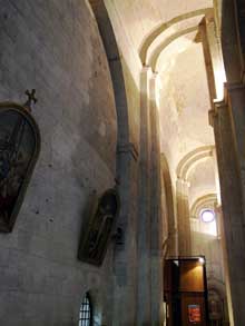Saint Paul Trois Châteaux (Drôme) : ancienne cathédrale : le bas côté sud