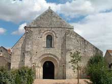Tavant (Indre et Loire) : Eglise Saint-Nicolas. Façade occidentale.