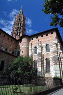 Toulouse (Haute Garonne) : basilique saint Sernin. Tour de croisée et transept sud