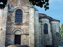 Uzerche (Corrèze) : église abbatiale saint Pierre. Transept sud et chevet