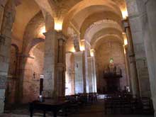 Valcabrère (Haute Garonne) : basilique saint Just : la nef et le bas côté sud