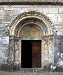 Valcabrère (Haute Garonne) : basilique saint Just : le portail nord