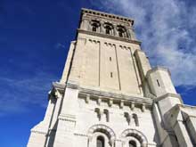 Valence (Drôme) : cathédrale saint Apollinaire, La tour de façade