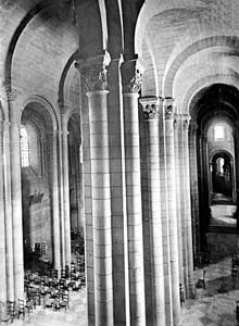 Valence (Drôme) : cathédrale saint Apollinaire, La nef et le bas côté nord
