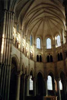 Vézelay  (Yonne), basilique sainte Madeleine. Le chœur gothique