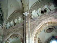 Vézelay (Yonne), basilique sainte Madeleine. Les tribunes du narthex