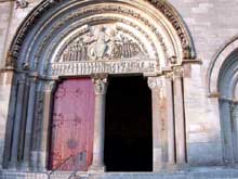 Vézelay (Yonne), basilique sainte Madeleine. Façade occidentale : le portail central et le tympan du Jugement
