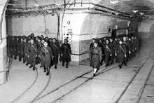 Hiver 1939. Soldats dans les galeries souterraines d’un ouvrage de la ligne Maginot