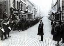 La drôle de guerre : Daladier passe les troupes en revue à Strasbourg en septembre 1939