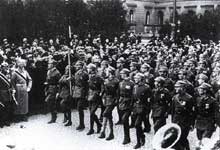 La SA défile devant le Prince Ruprecht de Bavière en 1923